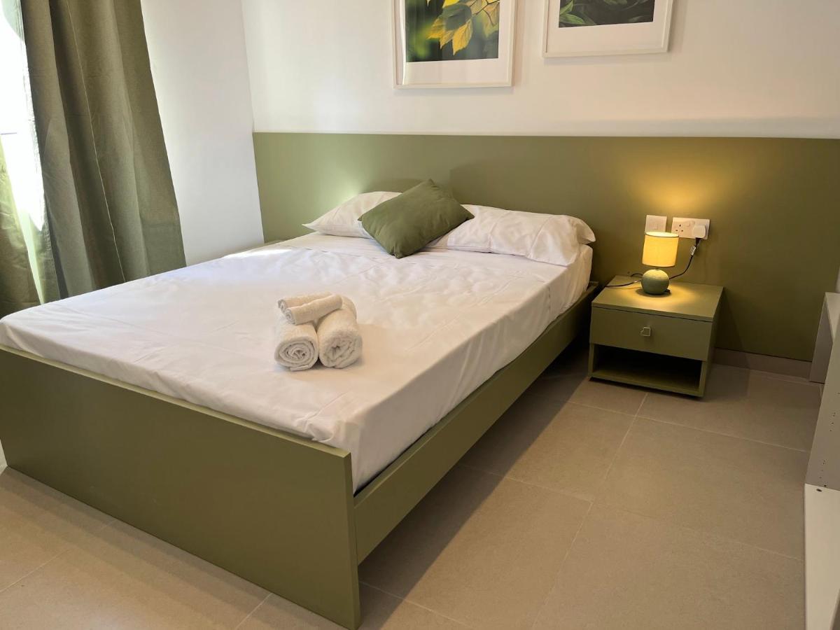 Modern And Spacious 3 Bedroom Apartment *